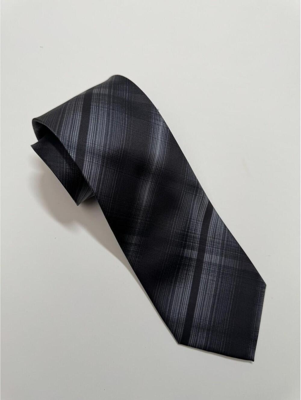 Kenneth Cole Reaction 100% Silk Tie Charcoal‎ Plaid
